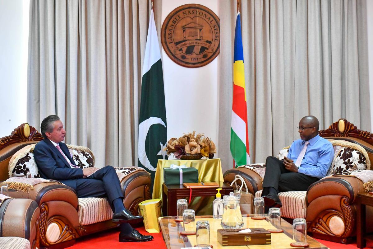 The Deputy Speaker and High Commissioner during the courtesy call