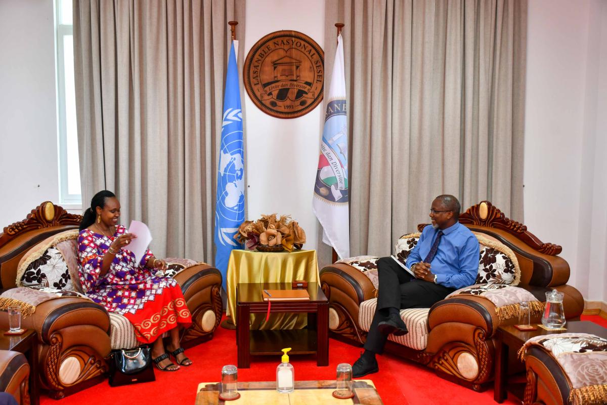 Mrs Umutoni and the Deputy Speaker 