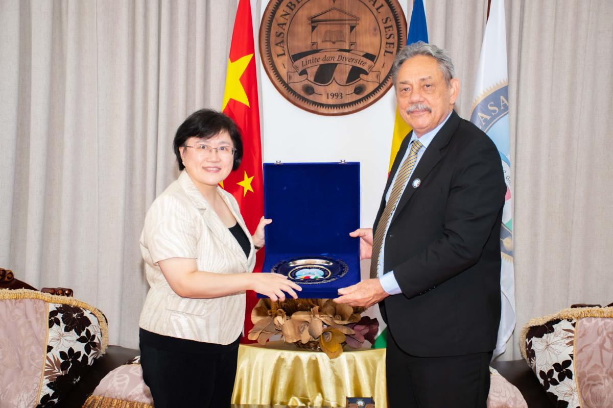 Hon. Speaker Mancienne and H.E. Ms. Lin Nan