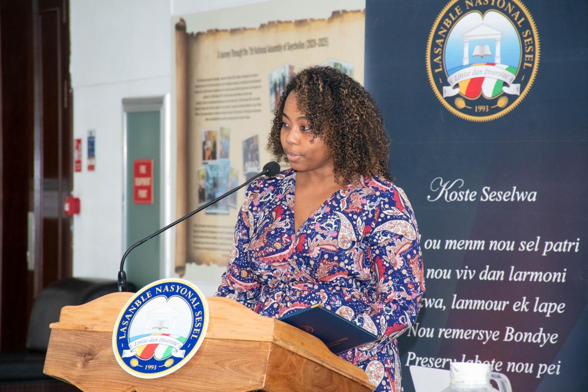 Madam Speaker delivering an address