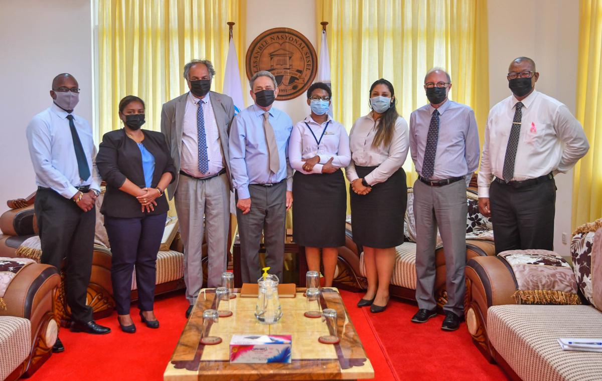 Group Photo (Speaker, Hon Members & Sg)