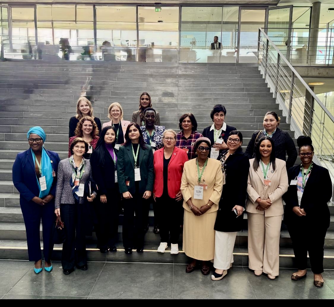 Group Photo at the Bundestag with Parliamentarians
