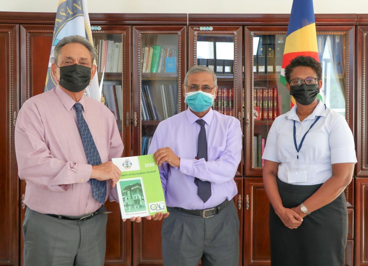 A Group Photo of the Speaker, Auditor General and Clerk